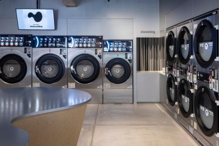 布団と一緒に「人間も洗える」コインランドリー