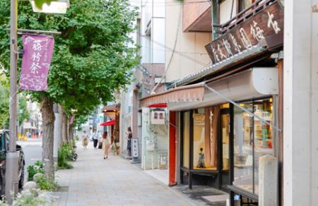 秀吉ゆかりの地　京都・商店街振興組合寺町会を歩行者