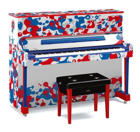 ミャクミャクなどをデザインしたストリートピアノが、