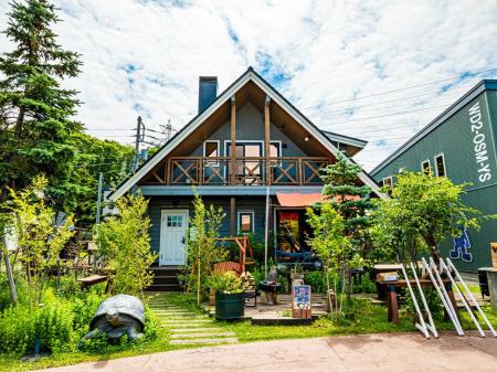 別荘サブスク「OURoom」、BESSの住宅展示場モデル棟を