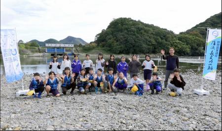 岐阜市立藍川北学園 長良川の伝統漁「瀬張り網漁」を 岐阜市立藍川北学園 長良川の伝統漁「瀬張り網漁」を