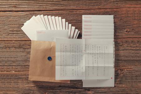 人気アーティスト「ヨルシカ」が封筒32通の“まったく