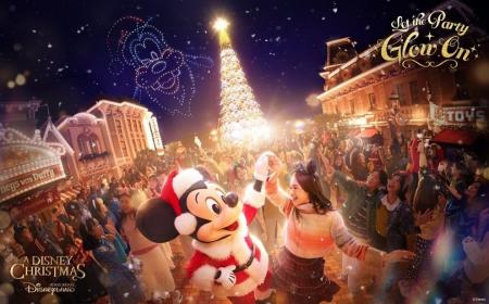 愛されるディズニーのクリスマスの伝統とともに、20周