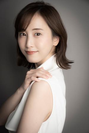 俳優・松井玲奈による初の書き下ろしエッセイ『ろうそ 俳優・松井玲奈による初の書き下ろしエッセイ『ろうそ