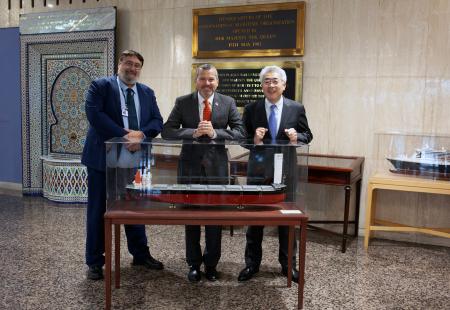 国際海事機関（IMO）に当社船モデルシップを寄贈