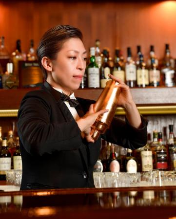 【リーガロイヤルホテル大阪】バーテンダー 池上 祐子 【リーガロイヤルホテル大阪】バーテンダー 池上 祐子