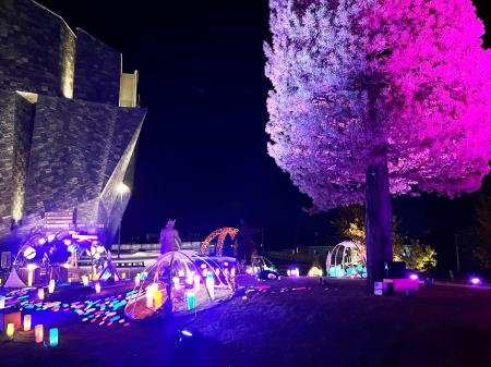 【黄昏】の光がやさしく照らす、幻想的なアート空間で 【黄昏】の光がやさしく照らす、幻想的なアート空間で