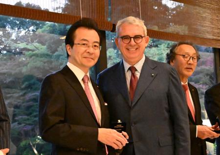 朝日新聞社会長がイタリア勲章を受章　展覧会、映画祭