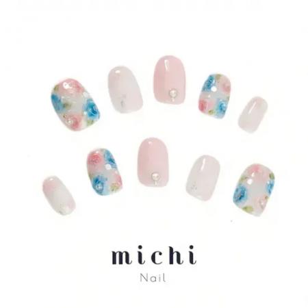 ミチネイルから、ふんわり×ビジュー×マグネット、表情