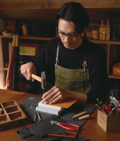 本格的な革小物づくりを自宅で楽しめる新シリーズが登