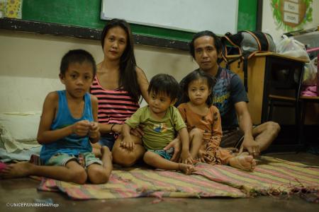 超大型台風に見舞われたフィリピン 170万人超の子ど 超大型台風に見舞われたフィリピン 170万人超の子ど