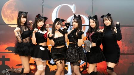 秋葉原ハロウィンの夜は、ソフマップにセクシーな黒猫