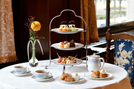 【ホテルニューグランド】歴史薫る空間で新年を祝うテ