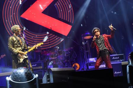 <ライブレポート>奥田民生と吉川晃司が結成した奇跡 <ライブレポート>奥田民生と吉川晃司が結成した奇跡