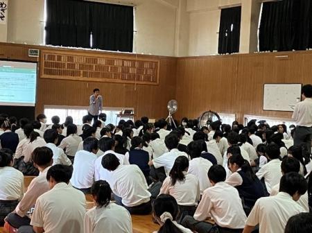 QO、京都府立桃山高等学校で探究学習支援を実施 QO、京都府立桃山高等学校で探究学習支援を実施