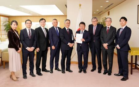 茂木敏充外務大臣に対し、健康医療安全保障を通じた日 茂木敏充外務大臣に対し、健康医療安全保障を通じた日