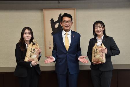 ネッツトヨタニューリー北大阪から寄贈　新入社員が育