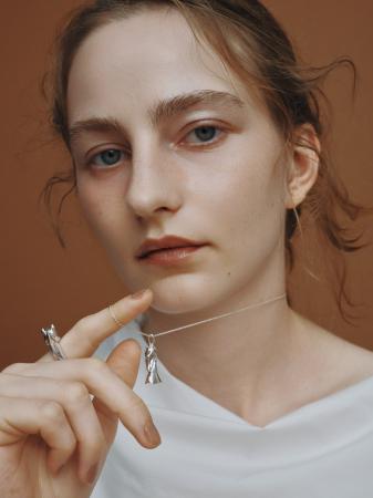 【VERMILLION】新たな一年の幸運を願う 白馬（あおう