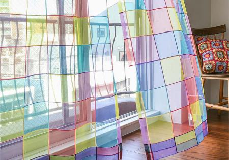 レトロ喫茶な雰囲気漂う＜ステンドグラスレース＞に、