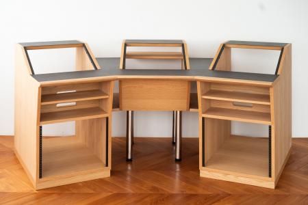 「メードインジャパンの美しい木製ミキシングデスク」