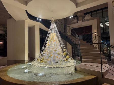 【ホテル日航金沢】水と光が織りなすクリスマスツリー
