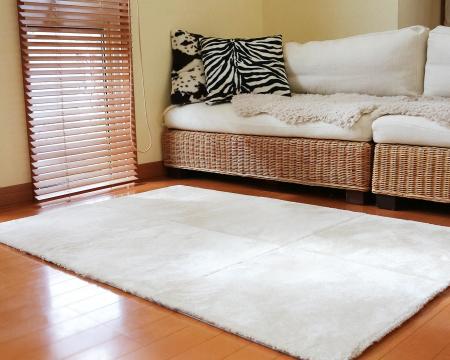 まるで高級ラグに寝転ぶような心地よさのタイルカーペ