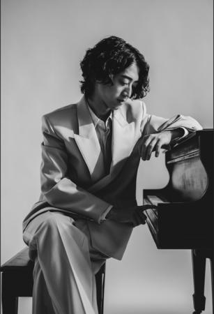 ～ロート製薬、角野隼斗さんと企業アンバサダー契約を