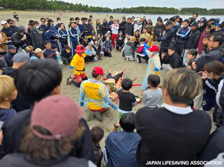 水辺の傷病者の社会復帰を確実にするために、ライフセ