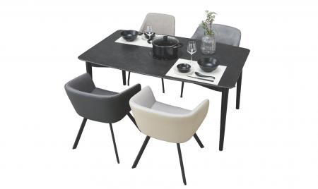 社員の声から生まれた！食事しながら調理もできる「IH