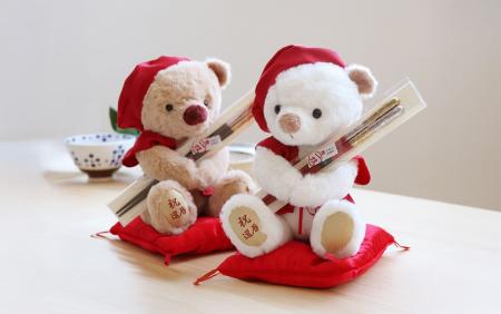 テディベア × 祝い箸で贈る新しい還暦祝い　“癒し”と“