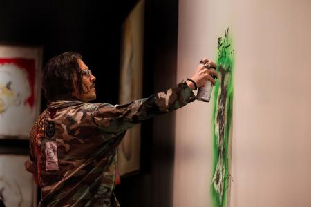 ジョニー・デップ没入型アート展「A Bunch of Stuff -