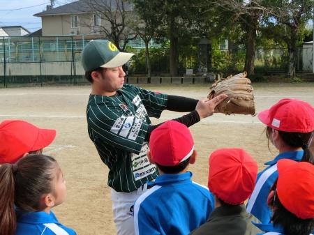【香川オリーブガイナーズ】琴平小学校で「プロ直伝」 【香川オリーブガイナーズ】琴平小学校で「プロ直伝」