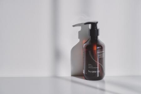 「シャンプーに混ぜて使う」と話題の美容液「by one s