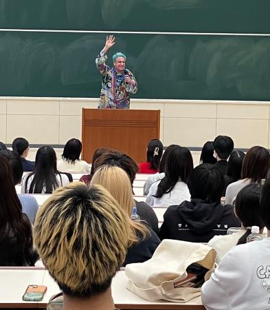 カナダ人落語家・桂三輝、日本文化を世界に発信【島根 カナダ人落語家・桂三輝、日本文化を世界に発信【島根