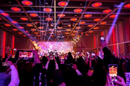 【W大阪】新年の幕開けを、エネルギッシュなWスタイル