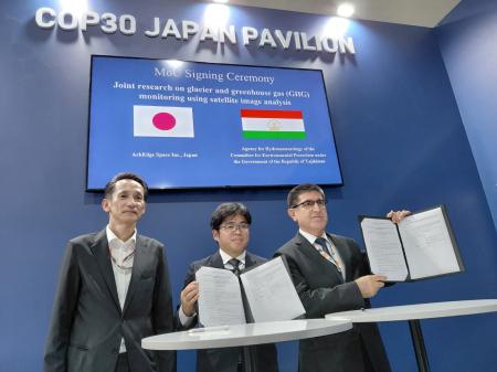 アークエッジ・スペース、タジキスタン共和国と衛星デ