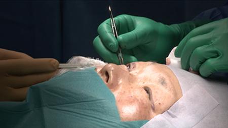 JR福知山線の脱線事故で生き残った人たちに寄り添う　