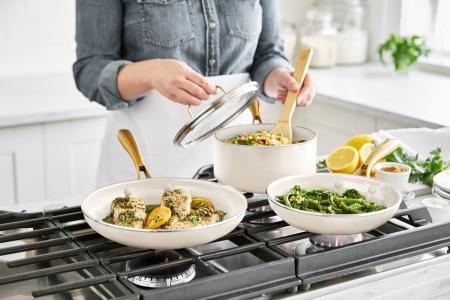 食卓が華やぐ、美しさと機能性を兼ね備えた調理器具グ