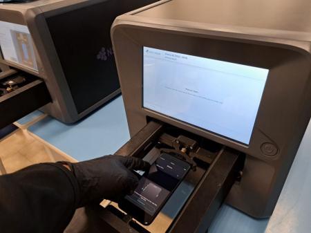 中古スマホ業界最大の課題を解決。中古スマホの検品・ 中古スマホ業界最大の課題を解決。中古スマホの検品・