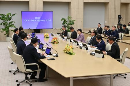 都と通信事業者が「つながる東京」の未来社会像を議論