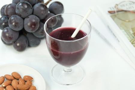 長野県産『ナガノパープル』70%使用の『とろんと濃い 長野県産『ナガノパープル』70%使用の『とろんと濃い