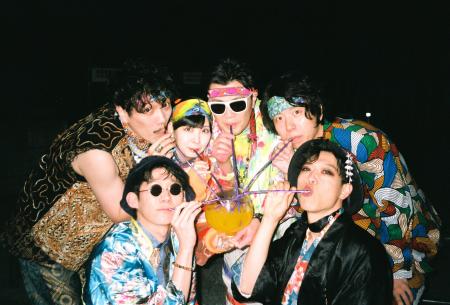 人気芸人ロックバンド「ジュースごくごく倶楽部」の世 人気芸人ロックバンド「ジュースごくごく倶楽部」の世