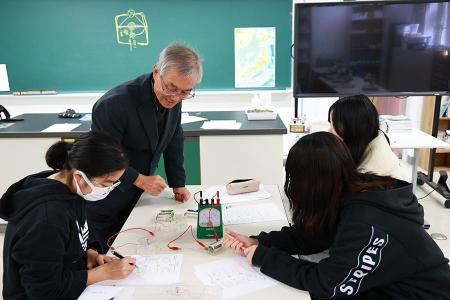 敬愛大学が毎週金曜に理科室を学生に開放 ― 小学utf-8