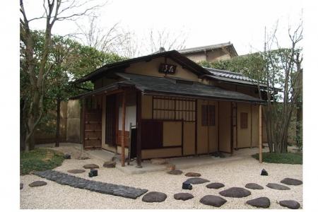 「山梨中央銀行（旧名取家住宅）茶室水月」の国登録有