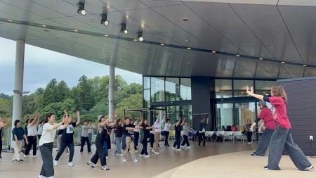 シニア女性のダンスが地域を動かす-待望の「らくリズ