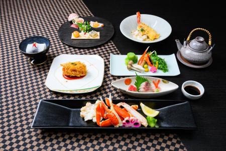 冬の味覚の王様「ズワイ蟹」を味わう新年の贅。季節限 冬の味覚の王様「ズワイ蟹」を味わう新年の贅。季節限