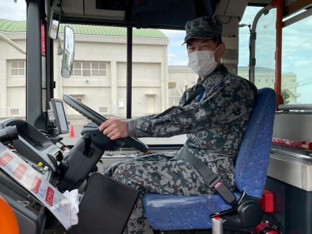 航空自衛隊入間基地にてバス運転体験会を実施任utf-8