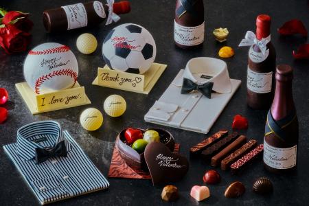 ボールやシャンパン、シャツをモチーフにした遊び心あ