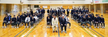 警察庁特別防犯対策監 杉良太郎氏 港区立高松中学校に