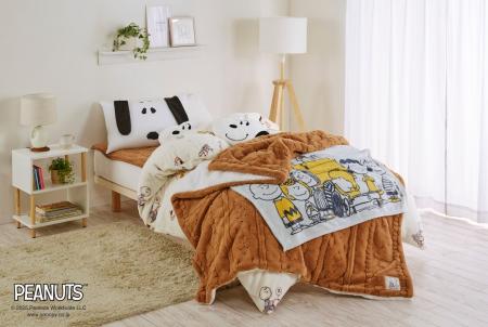 スヌーピーのオリジナルトラベルエコバッグをプレゼン